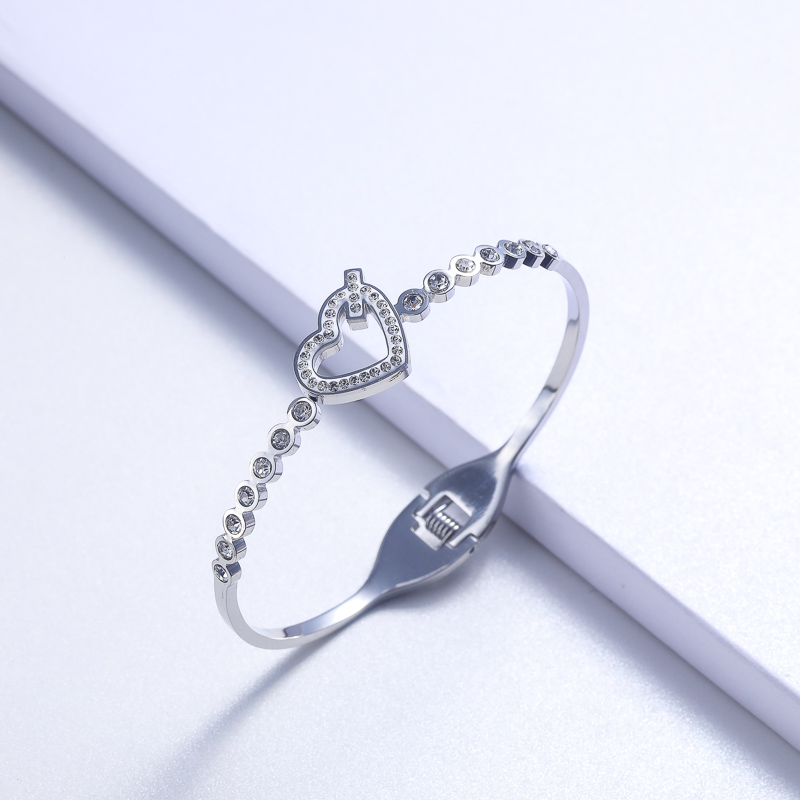 pulsera de moda de acero inoxidable plateado diseño de corazon con diamante para mujer por mayor