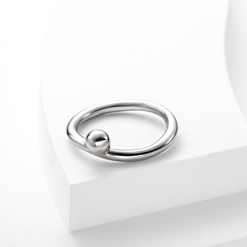 anillo de acero color plateado para mujer diseno en moda