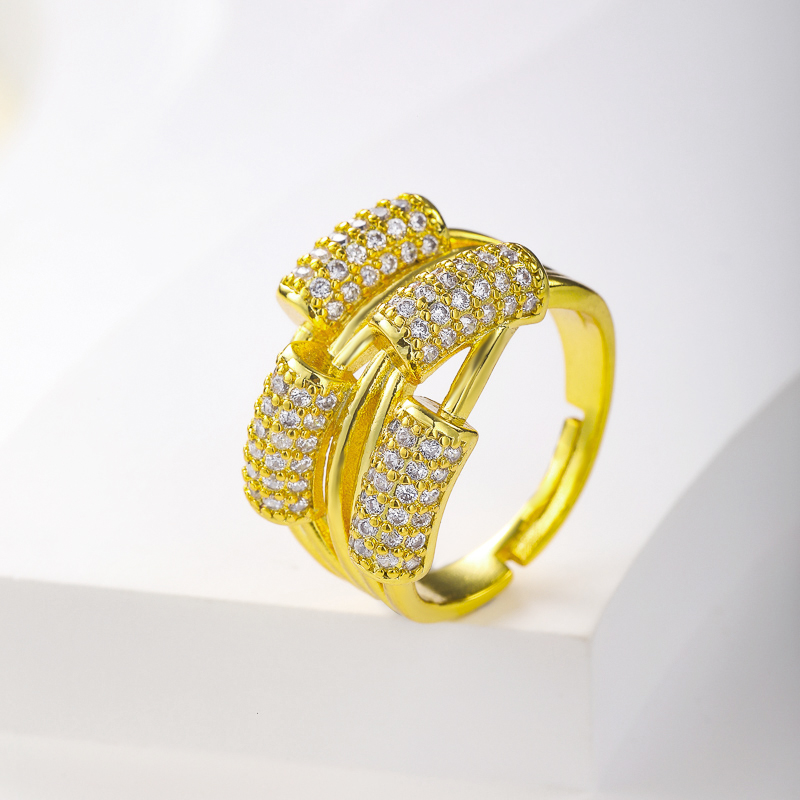 anillo de bronce  nuevo modelo de moda  lujoso bañado de or con piedrita de cristal