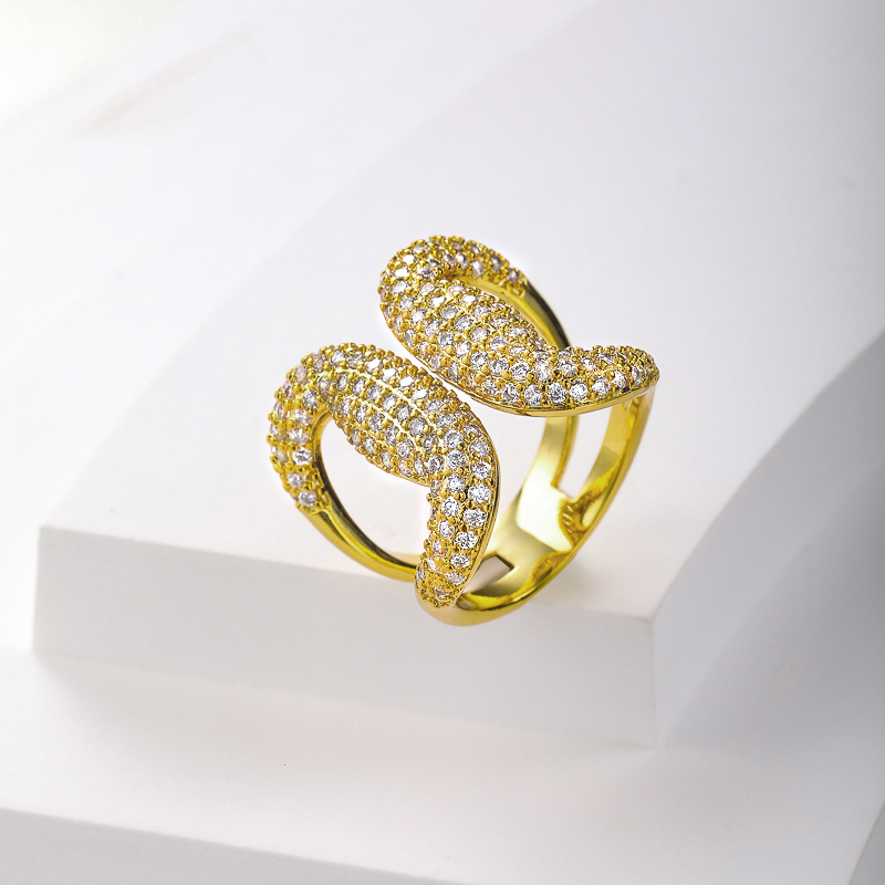 anillo de bronce  de moda  lujoso bañado de oro con piedrita de cristal