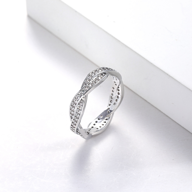 anillo de bronce forma cinta doblado con cristal al por mayor