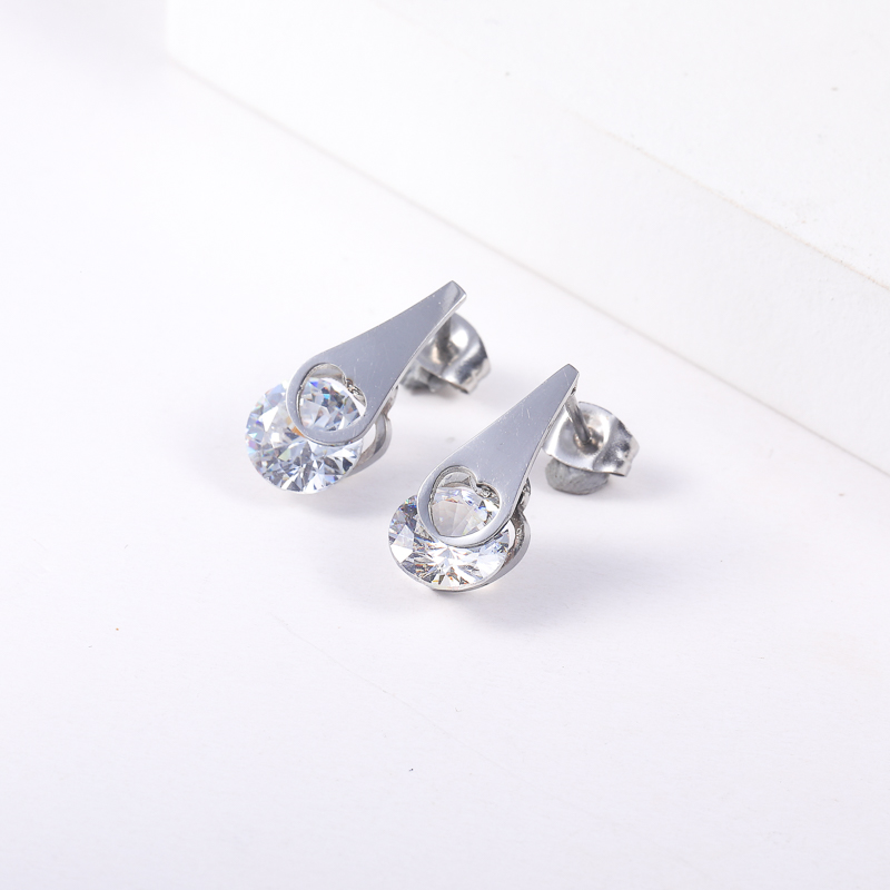 aretes de acero con diamante grande color plateado para mujer diseno nuevo estilo en moda