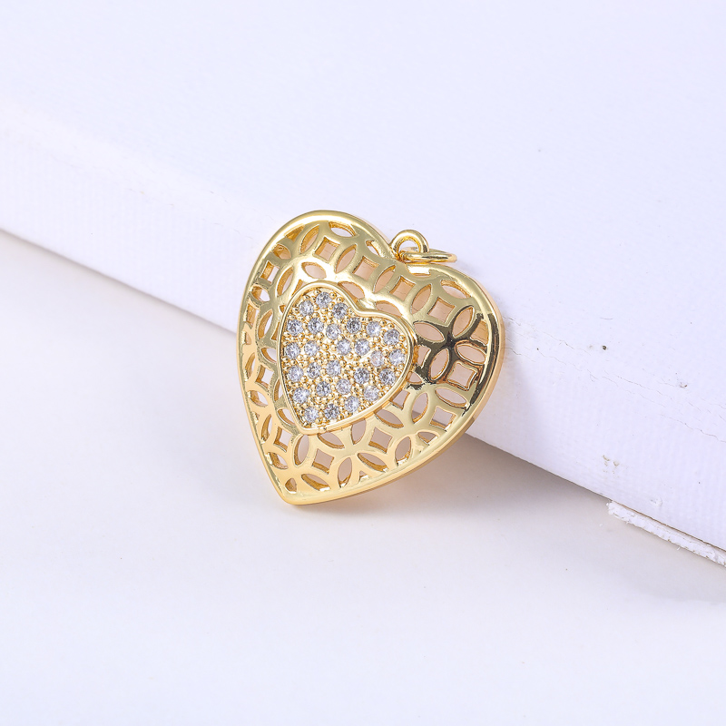 dijes de foma de corazon oro laminado 18K con diamantes  para mujer estilo en moda