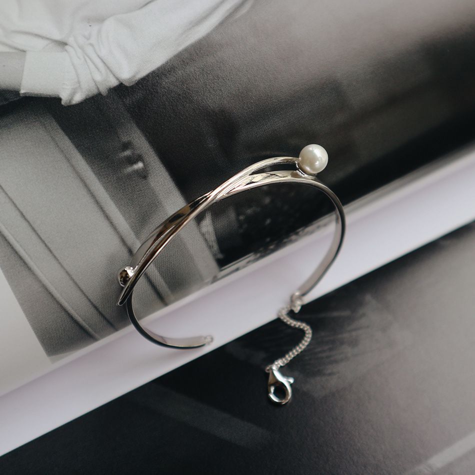 Brazalete de plata esterlina 925 con perla de concha retorcida Fashion X