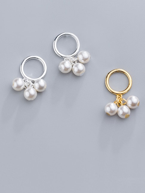 Pendiente Huggie minimalista redondo de perla de imitación de plata esterlina 925