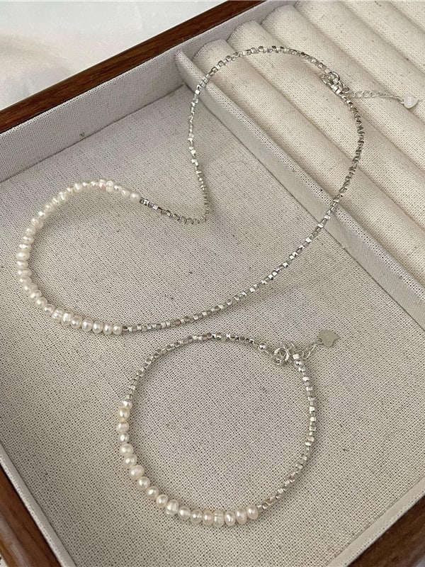 Delicado conjunto de collar y pulsera de perlas de agua dulce de plata de plata 925