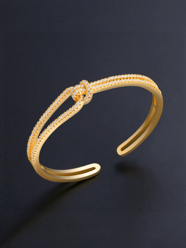 Brazalete minimalista geométrico de oro laminado con circonita cúbica