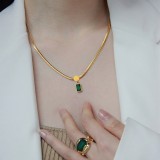 Collar con colgante de circón cuadrado verde de acero inoxidable de oro de 18 quilates a la moda