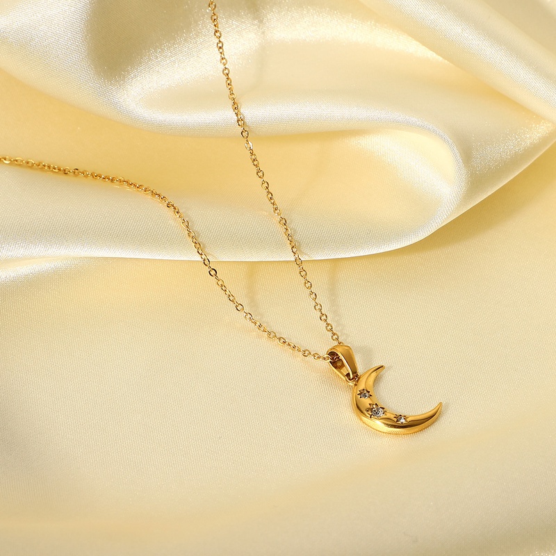 Collar con colgante de luna de circón con incrustaciones de acero inoxidable chapado en oro de 18 quilates a la moda