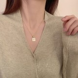 simple collar de concha blanca cuadrada en forma de corazón de acero inoxidable chapado en oro de 18 quilates