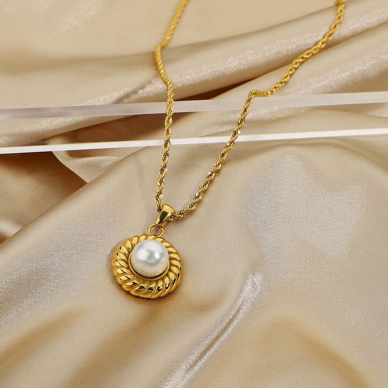 collar de acero inoxidable con colgante de perla croissant trenzado al vacío