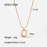 Nuevo collar con colgante trapezoidal hueco chapado en oro de 18 quilates de acero inoxidable retro