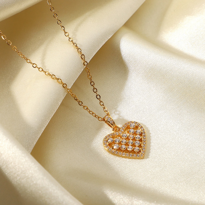 Collar de acero inoxidable con colgante de corazón de circón cúbico chapado en oro de 18 quilates europeo y americano