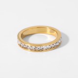 Joyería de anillo de acero titanio con incrustaciones de circón chapado en oro de 18 quilates a la moda al por mayor