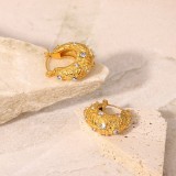 Pendiente de acero inoxidable geométrico entrecruzado con incrustaciones de circonio en forma de U de oro de 18 quilates a la moda