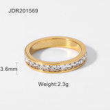 Joyería de anillo de acero titanio con incrustaciones de circón chapado en oro de 18 quilates a la moda al por mayor