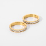 Joyería de anillo de acero titanio con incrustaciones de circón chapado en oro de 18 quilates a la moda al por mayor