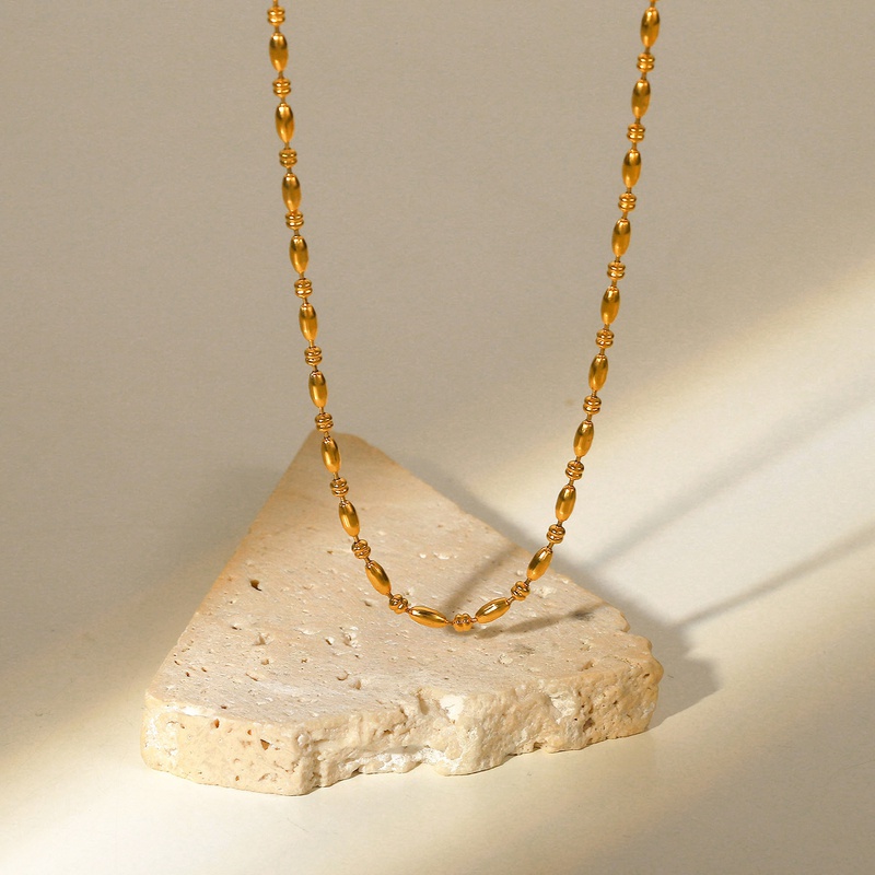 Collar de acero inoxidable con cadena de cuentas ovaladas chapadas en oro de 18 quilates para mujer