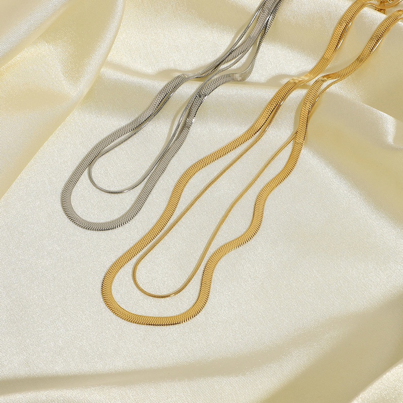collar simple de acero inoxidable chapado en oro con doble cadena de serpiente