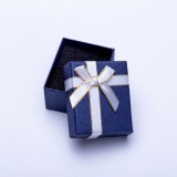 Papel azul oscuro con anillo de cinta Pendientes Caja de regalo Elegante colgante simple Pulsera Collar Conjunto Caja de embalaje
