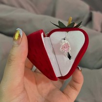 Caja de anillo de flocado de plástico de fresa linda Cajas de joyería