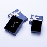Papel azul oscuro con anillo de cinta Pendientes Caja de regalo Elegante colgante simple Pulsera Collar Conjunto Caja de embalaje