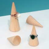 Soporte de anillo de madera maciza cónica de estilo simple Estante de joyería