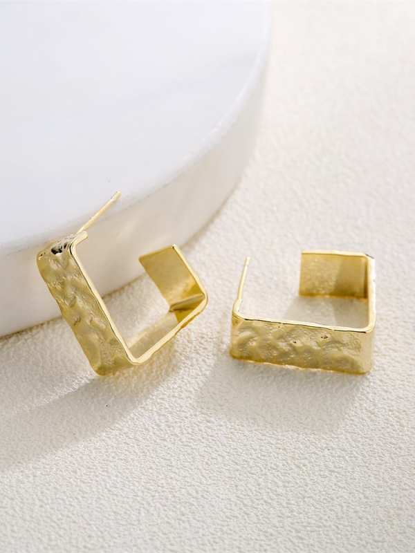 Arete minimalista geométrico de oro laminado