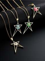 Collar con colgante de estrella de cinco puntas de tendencia de esmalte de diamantes de imitación de oro laminado