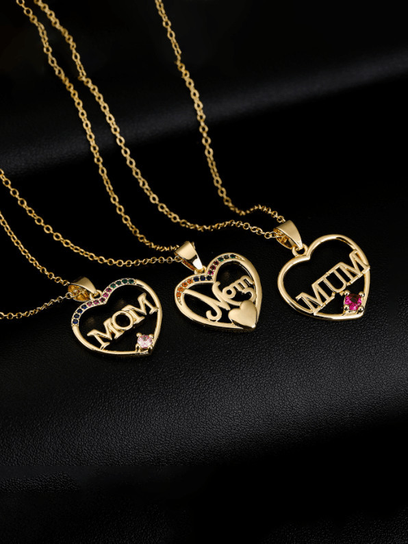 Collar delicado con corazón de circonitas cúbicas de oro laminado