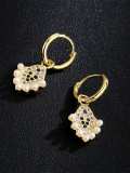 Pendiente Huggie vintage geométrico de perla de imitación de oro laminado