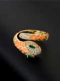 Anillo de banda vintage con serpiente de zirconia cúbica de esmalte de oro laminado
