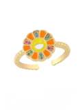 Anillo de banda minimalista con flor sonriente de esmalte de oro laminado
