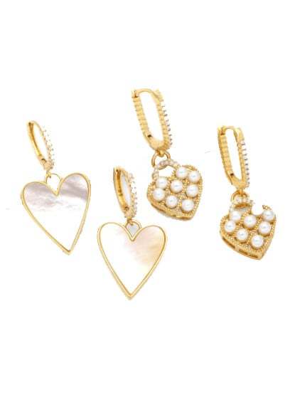 Arete Huggie vintage con corazón de concha de oro laminado