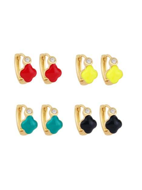 Pendiente Huggie minimalista con trébol de esmalte de oro laminado