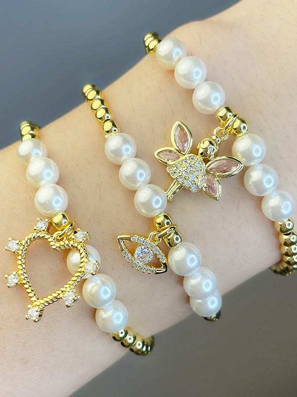 Pulsera de oro laminado con perla de imitación y corazón con cuentas vintage.