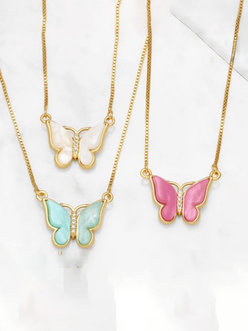 Collar minimalista de mariposa de concha de oro laminado