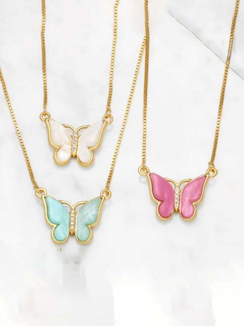 Collar minimalista de mariposa de concha de oro laminado