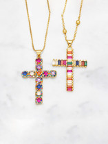 Collar religioso vintage con medallón de circonita cúbica de oro laminado