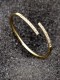 Anillo de banda delicada de titanio con circonita cúbica