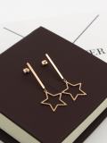 Arete colgante minimalista con estrella de titanio