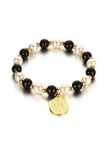 Elegante pulsera de perlas artificiales con etiqueta chapada en oro