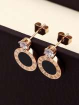 Aretes delicados con número de diamantes de imitación y titanio