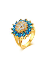 Exquisito anillo de cobre en forma de flor azul chapado en oro