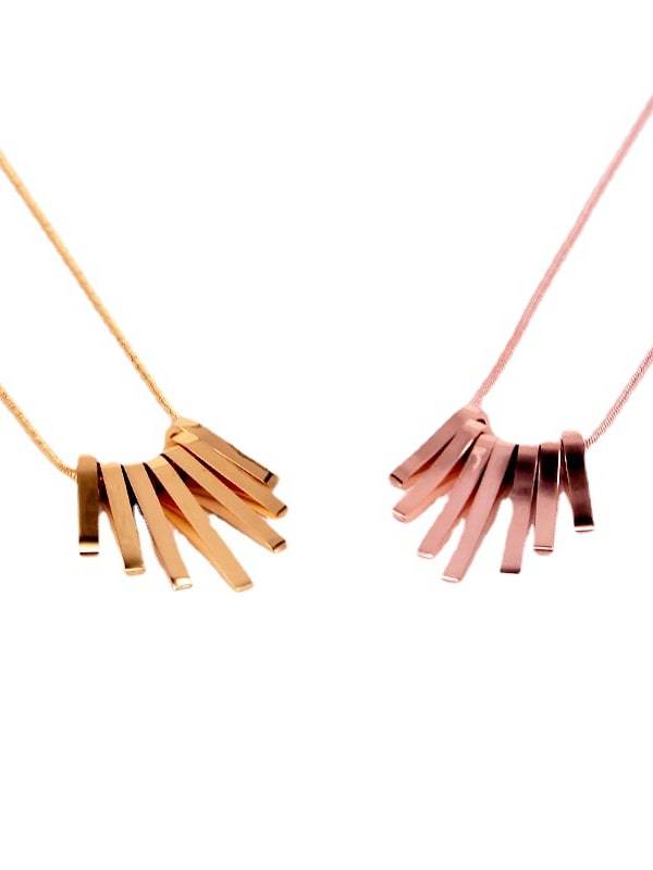Collar minimalista con borlas de acero titanio