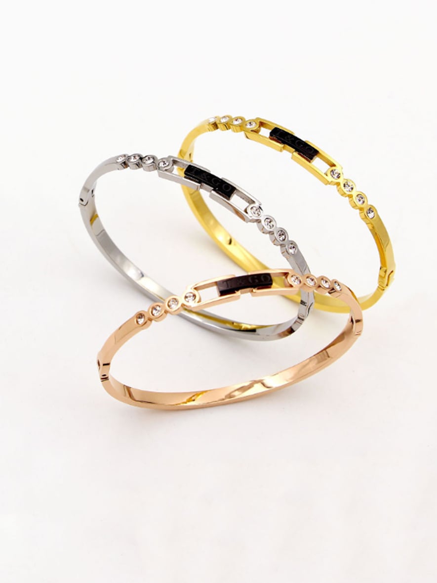 Brazalete de banda minimalista redondo con diamantes de imitación de titanio