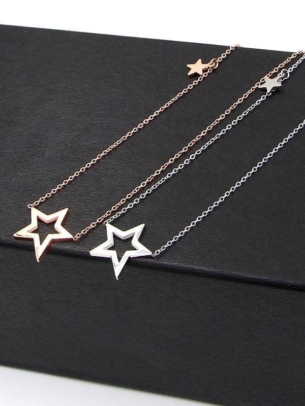 Collar con colgante minimalista de estrella hueca de titanio