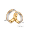 Acero inoxidable con anillos de banda de pareja de dos tonos redondos simplistas chapados en oro