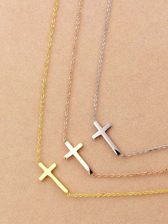 Collar religioso de cruz de titanio