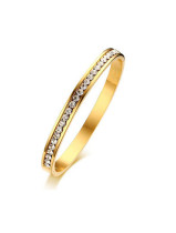 Exquisito brazalete de titanio con diamantes de imitación brillantes chapados en oro